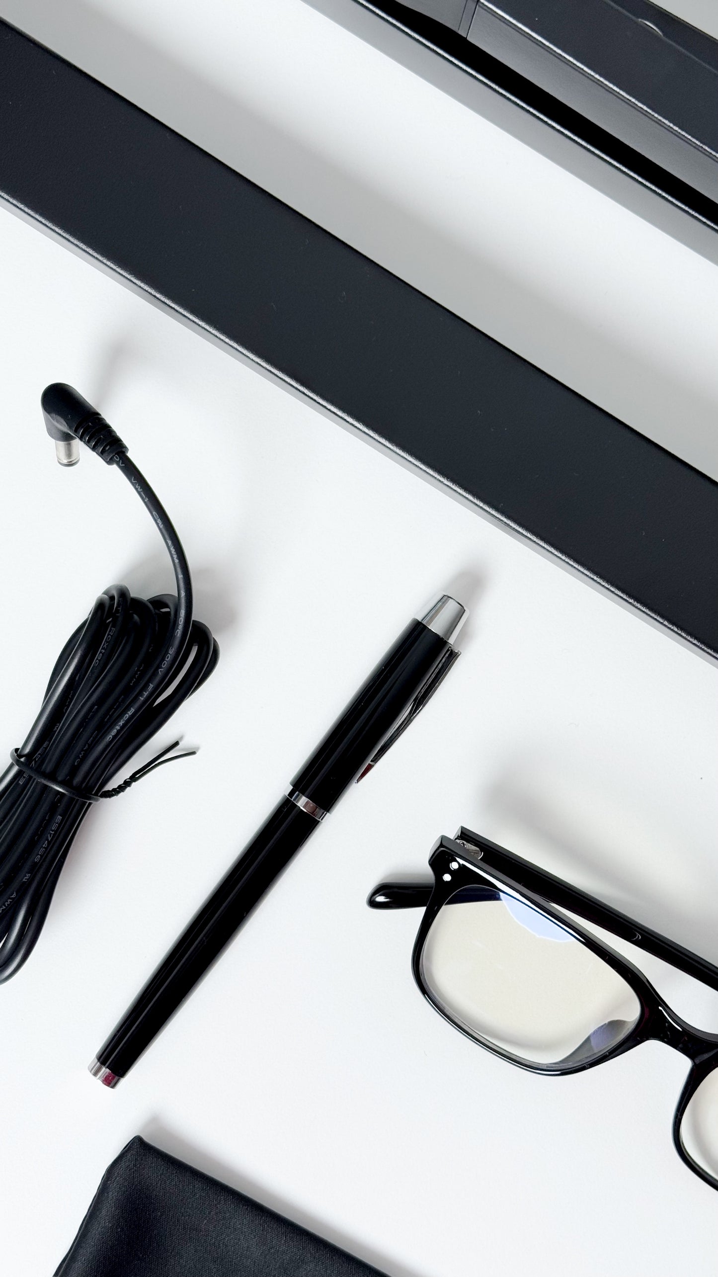 24W THE HOUSERY LED Desk Lamp With Strong Clamp, Bonus Notebook + Pen and Bluelight Blocking Glasses, 24W 3000K-6500K Architect Style Swing Arm (Matte Black)